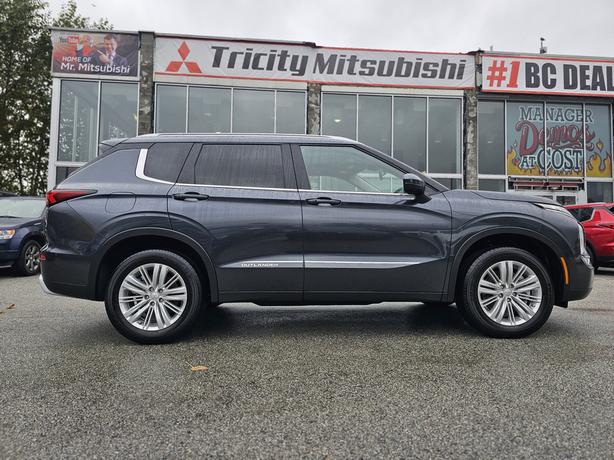 2024 Mitsubishi Outlander LE - One Owner, Navigation, Heated Steering Wheel image 4