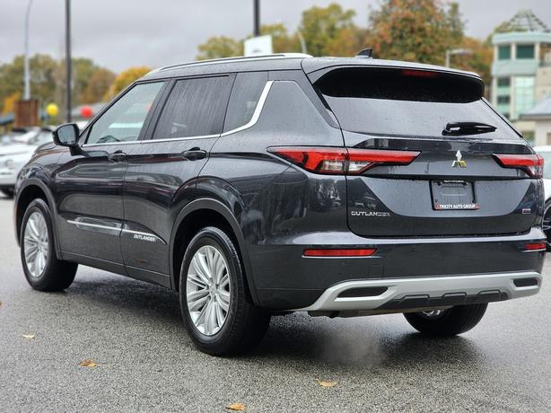 2024 Mitsubishi Outlander LE - One Owner, Navigation, Heated Steering Wheel image 7