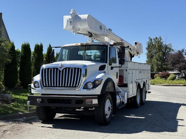 2013 International 7400 Workstar Altec Bucket Truck Diesel with Air Brakes image 4