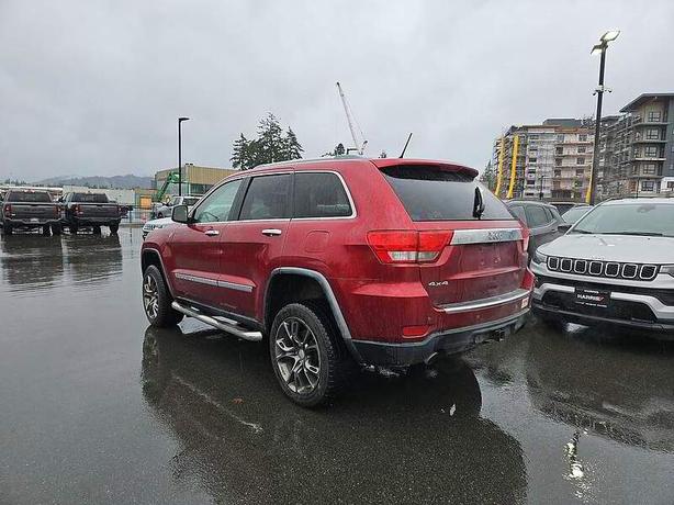 2012 Jeep Grand Cherokee Overland 4x4 | Panoramic Sunroof! image 4