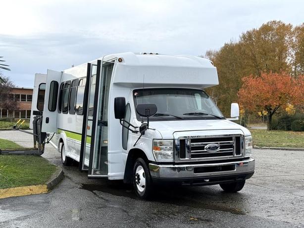 2009 Ford Econoline E-450 13 Passenger Diesel Bus with Wheelchair Lift image 2
