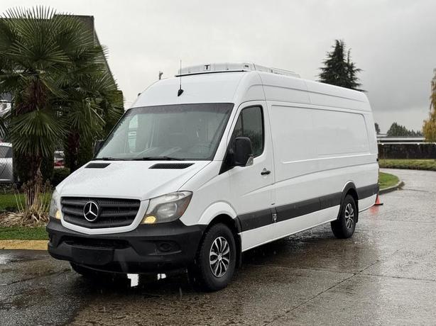 2016 Mercedes-Benz Sprinter 2500 ThermoKing Reefer Cargo Van image 4