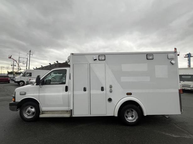 2016 Chevrolet Express G3500 Cube Van Ex Ambulance image 2