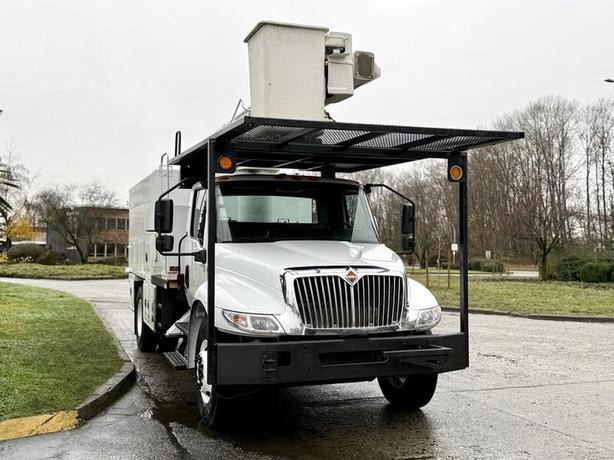 2020 International MV607 Cummins Terex Bucket Truck with Dumping Service Body image 2