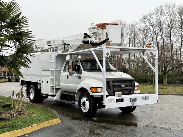 2015 Ford F750 XLT Super Duty Cummins Versalift Bucket Truck with 11-Foot Dump image 1