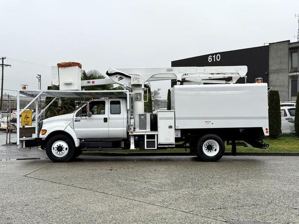 2015 Ford F750 XLT Super Duty Cummins Versalift Bucket Truck with 11-Foot Dump image 6
