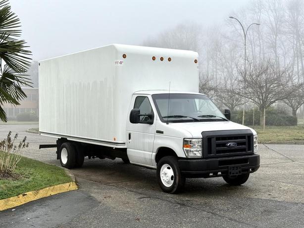 2019 Ford Econoline E-450 Super Duty 16-Foot Cube Van image 1