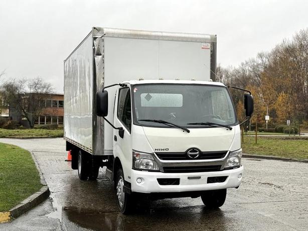 2019 Hino 195 18-Foot Cube Van with Power Lift Gate image 2