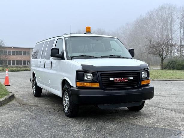 2015 GMC Savana LS 3500 Extended 8-Passenger Van – 6.0L V8, RWD image 2