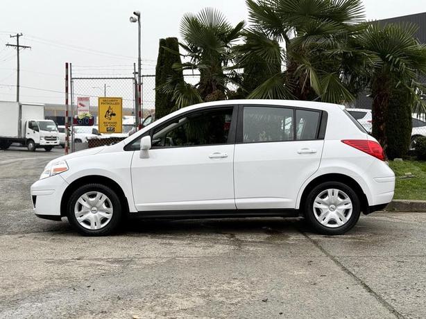 2012 Nissan Versa S Hatchback FWD image 6