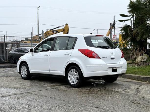 2012 Nissan Versa S Hatchback FWD image 7