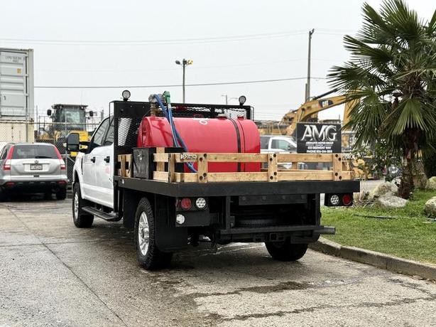 2019 Ford F-350 XLT Super Duty 4x4 Flat Deck Truck with Fuel Tank image 8