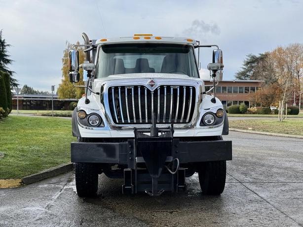 2011 International WorkStar 7400 10-Foot Dump Truck image 3