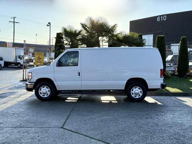 2008 Ford Econoline E-250 Super Duty Cargo Van image 6
