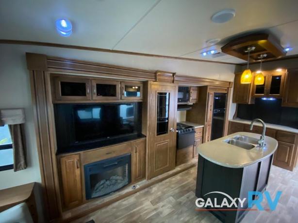 Used 2015 Grand Design Reflection 337RLS image 5