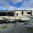 Used 2020 Grand Design Solitude S-Class 3350RL thumbnail image 8
