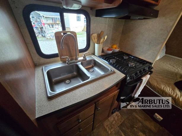 Used 2014 R-Vision Trail-Lite Crossover 189QB image 7