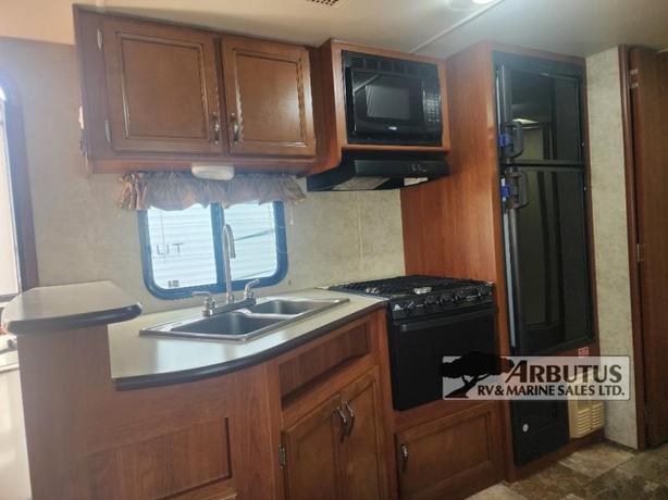 Used 2014 R-Vision Trail-Lite Crossover 210RB image 7