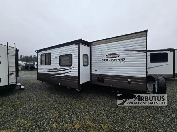 Used 2017 Forest River RV Wildwood 27DBK image 4