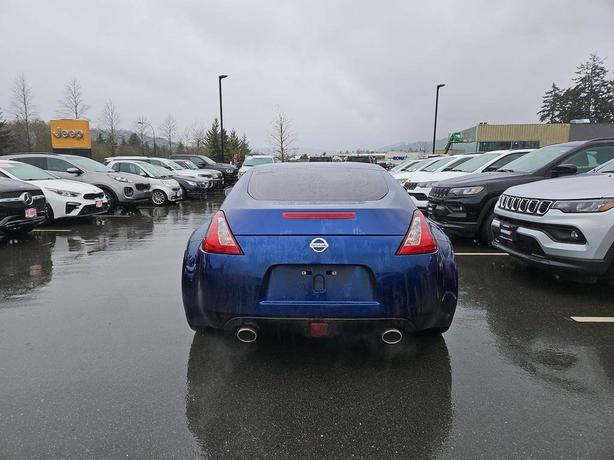 2018 Nissan 370z Manual | Heated Seats! image 5