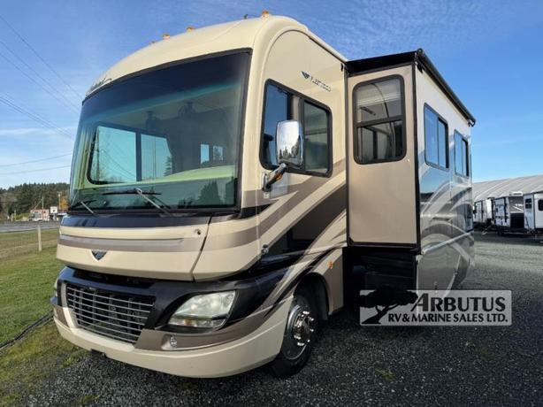 Used 2011 Fleetwood RV Southwind 32VS image 3