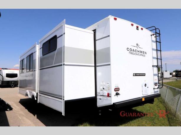 Used 2025 Coachmen RV Freedom Express Ultra Lite 320BHDS image 4