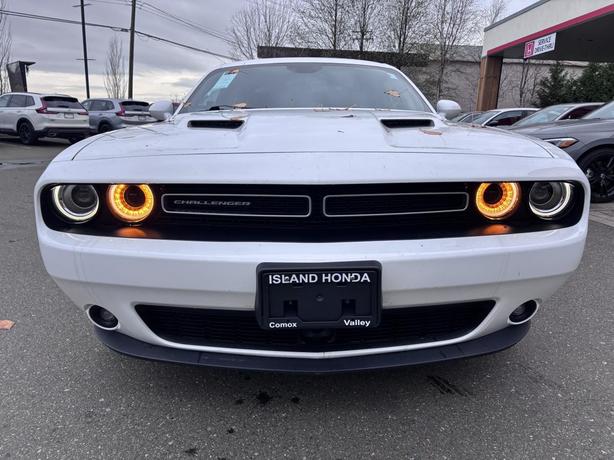 2022 Dodge Challenger SXT image 2