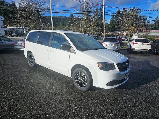 2017 Dodge  Grand Caravan SE image 1