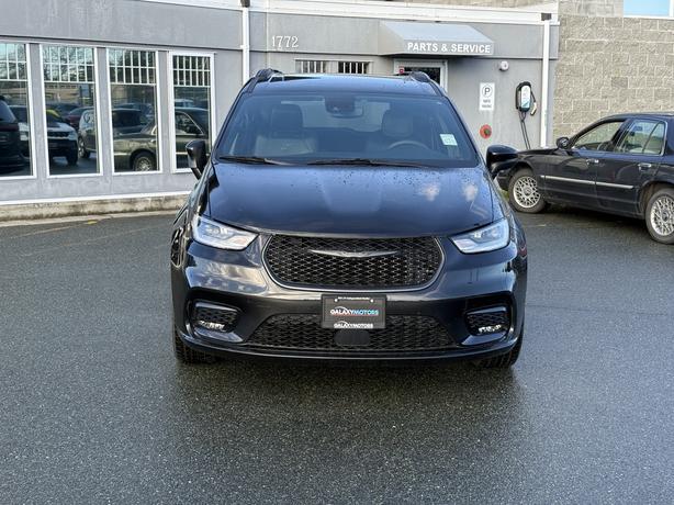 2023 Chrysler Pacifica Touring L AWD image 3