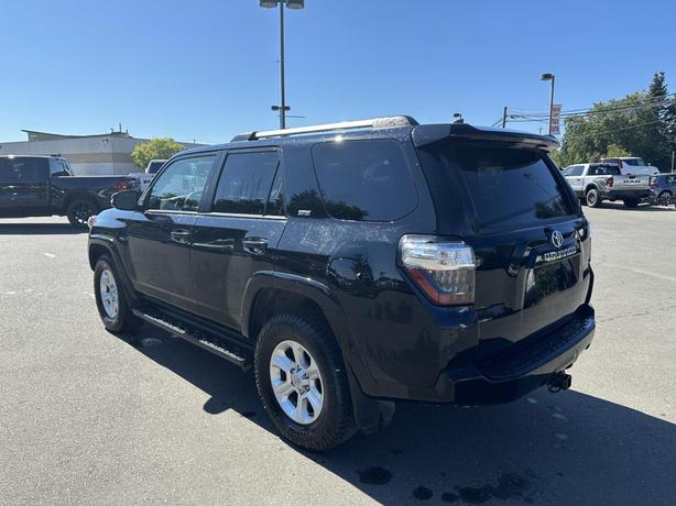 2024 Toyota 4Runner Base image 3