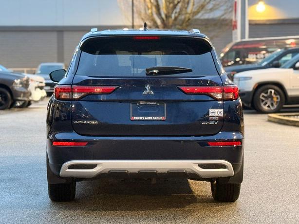 2025 Mitsubishi Outlander PHEV LE - One Owner, Navigation, Manager Demo image 7