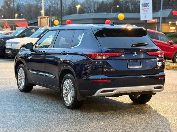 2025 Mitsubishi Outlander PHEV LE - One Owner, Navigation, Manager Demo image 8