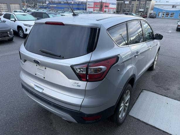 2017 Ford Escape SE BACKUP CAMERA! HEATED FRONT SEATS! KEYLESS ENTRY! image 4