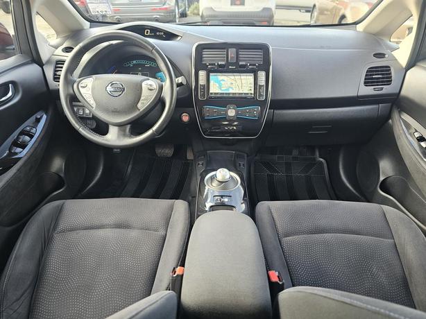 2016 Nissan LEAF 4dr HB SV image 7