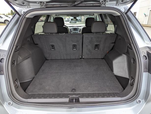 2023 Chevrolet Equinox LT - No Accidents, AWD, Heated Seats image 8