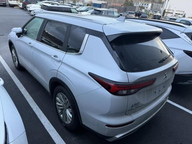 2024 Mitsubishi Outlander SE POWER SEAT! HEATED SEATS! PUSH BUTTON START! NO ACC image 3