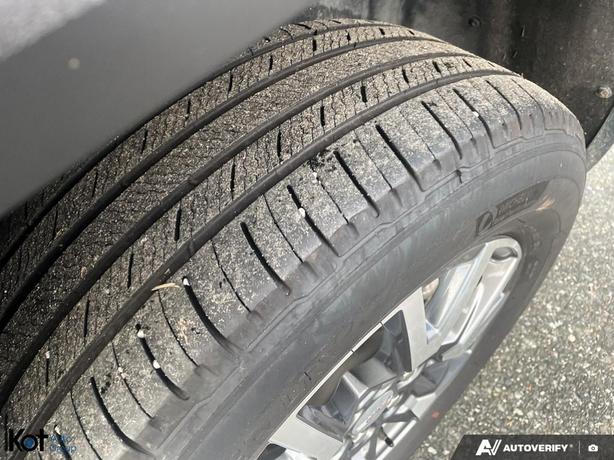 2023 GMC Acadia SLT image 7