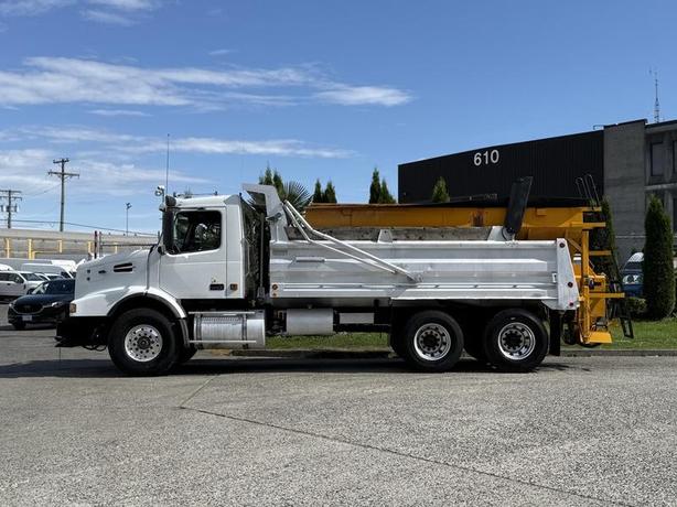 2005 Volvo VND 18-Speed Diesel Dump Truck with Sander and Plow image 6
