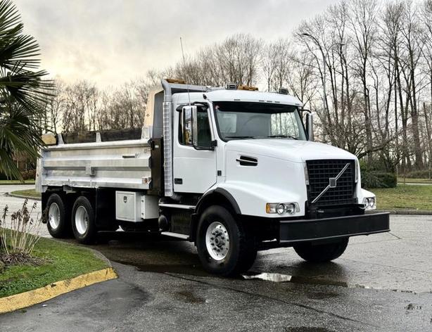 2009 Volvo VHD 6x4 Diesel Tandem Dump Truck with 16-Foot Box and 18-Speed image 2