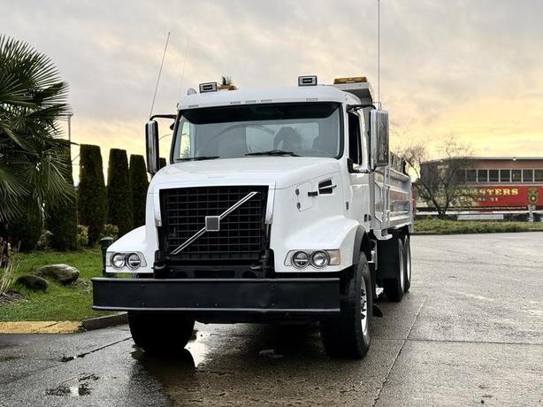2009 Volvo VHD 6x4 Diesel Tandem Dump Truck with 16-Foot Box and 18-Speed image 5