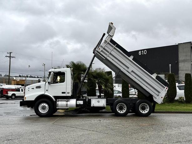 2009 Volvo VHD 6x4 Diesel Tandem Dump Truck with 16-Foot Box and 18-Speed image 8