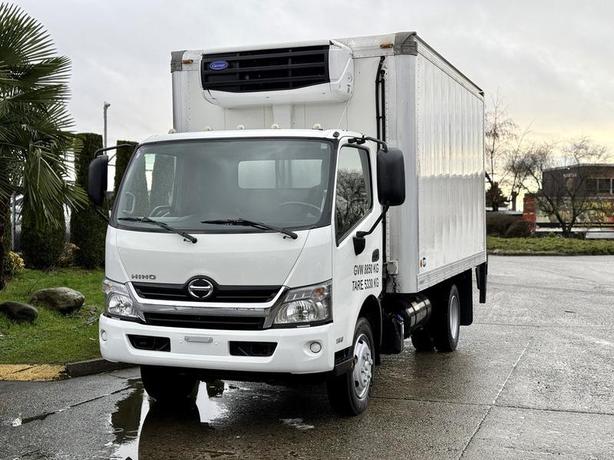 2019 Hino 195 14-Foot Reefer Cube Van with Power Tail Gate image 4