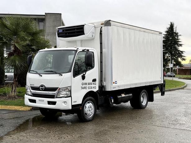 2019 Hino 195 14-Foot Reefer Cube Van with Power Tail Gate image 5