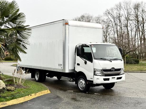 2020 Hino 195 20-Foot Cube Van with Power Tail Gate image 1