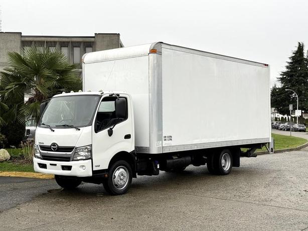 2020 Hino 195 20-Foot Cube Van with Power Tail Gate image 5