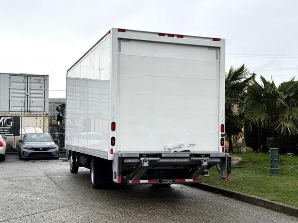 2020 Hino 195 20-Foot Cube Van with Power Tail Gate image 8