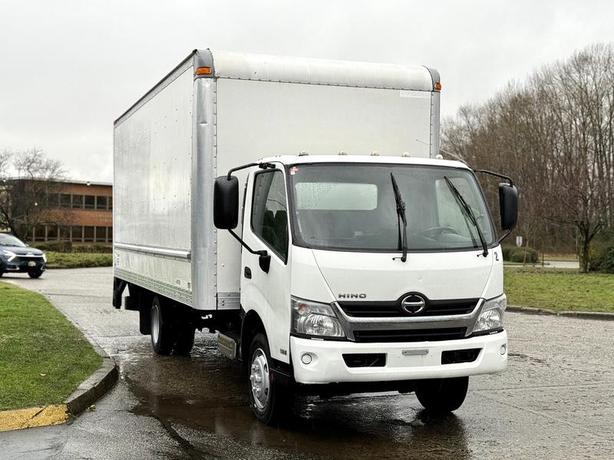 2018 Hino 195 20-Foot Cube Van with Power Tail Gate image 2