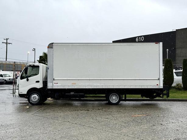 2018 Hino 195 20-Foot Cube Van with Power Tail Gate image 6