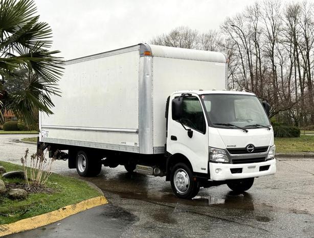 2018 Hino 195 20-Foot Cube Van with Power Tail Gate image 1