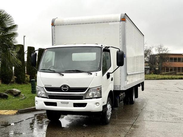 2018 Hino 195 20-Foot Cube Van with Power Tail Gate image 4